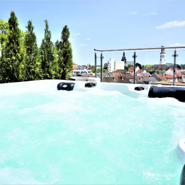 Panorama Penthouse Apartment mit Klima und Whirlpool für bis zu 6 Personen, Hotel in Frankenthal