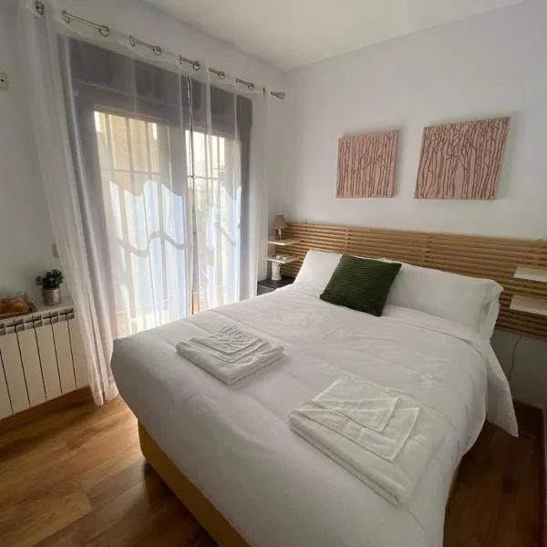 El Mondalindo Habitación intima con patio, ξενοδοχείο σε Lozoyuela