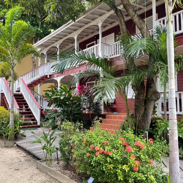 Alux House, Hotel in Placencia Village