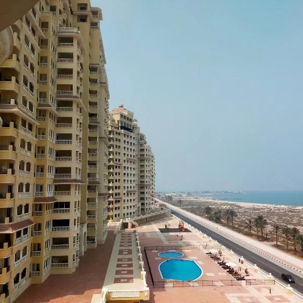 Sea View Studio 4 Royal Breeze Breezeسي ويو ستوديو رويال بريز, ξενοδοχείο σε Ρας Αλ Καϊμά