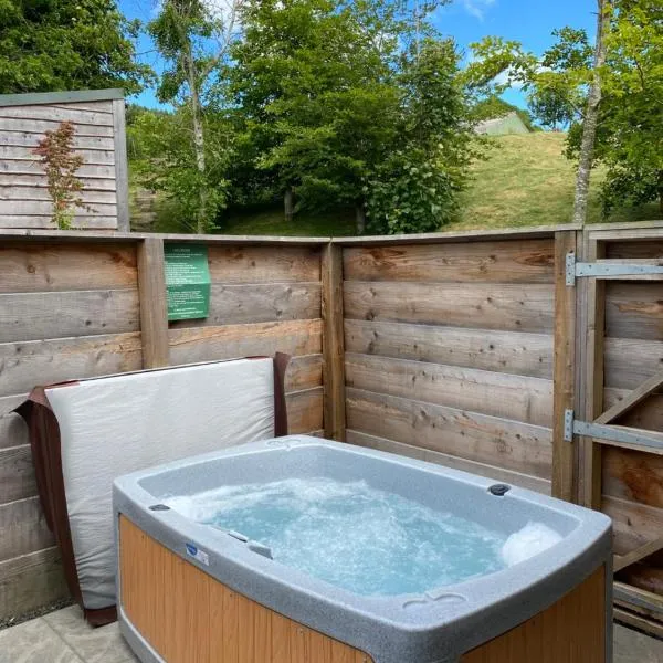 Badger Lodge with Hot Tub, hotel en Cupar