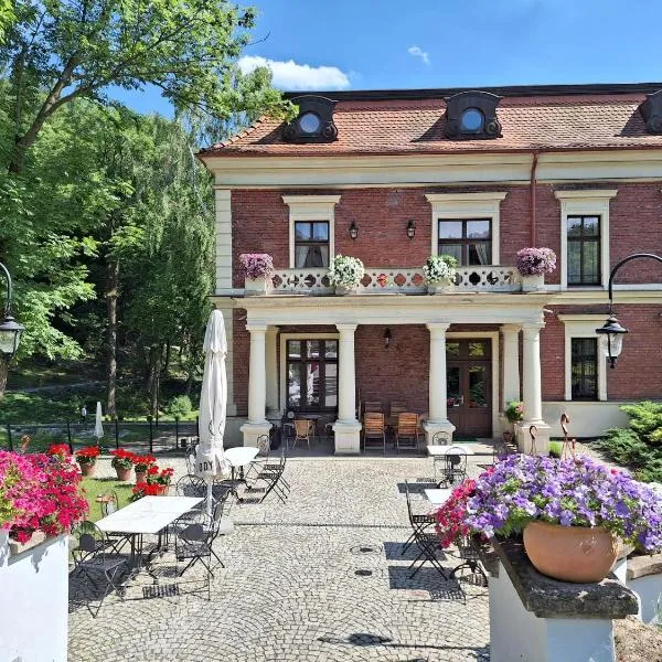 Hotel Charlotta, отель в городе Едлина-Здруй