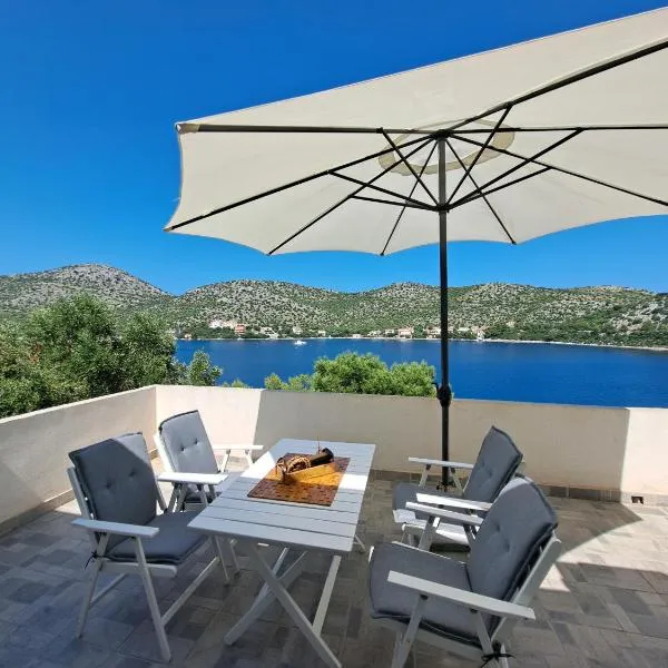 Apartman Portorus、Lastovoのホテル