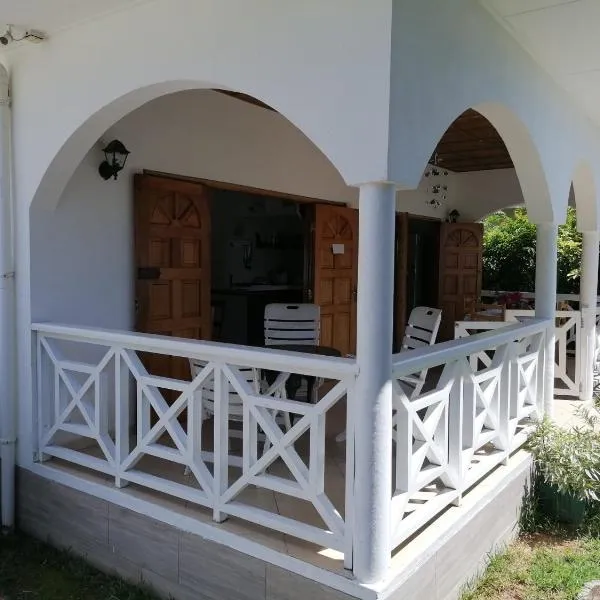 Maison de Vacanze, hotel in Baie Sainte Anne