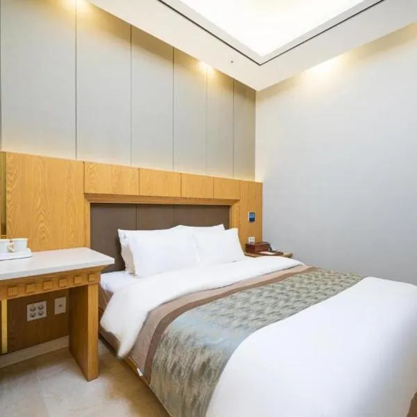 Hotel Core, hotel i Naju