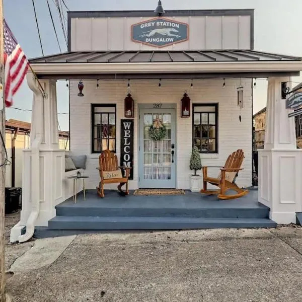 King Bed Bungalow Just Feet from Historic Main Street, hotel v destinaci Blue Ridge
