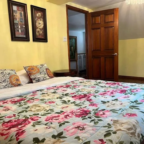 Petite maison 2 bedrooms, hotel in Lévis