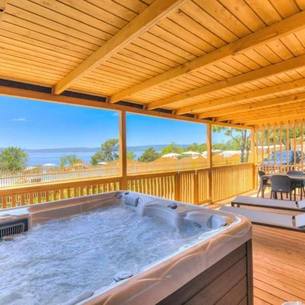 MOBILE HOMES SELCE - ALPE JADRAN MOBIL 641, hotel in Selce