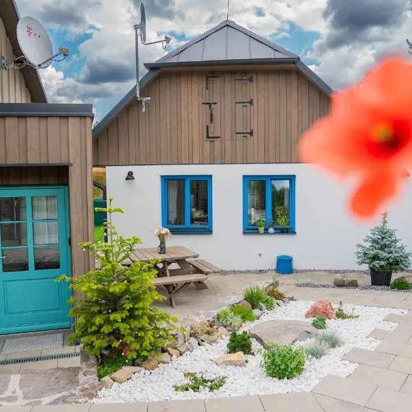 Chalúpka OPAL a Chalupa ACHAT na lúke LukaHuta ChaletStiavnica Banská Štiavnica na samote - samoobslužný prístup cez PIN-kód NONSTOP, hotel v destinaci Banská Štiavnica