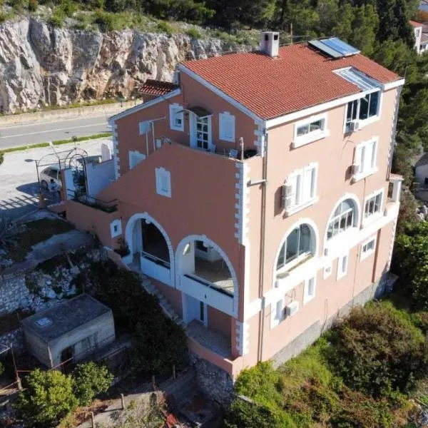 Family Majčica - villa Malo Misto โรงแรมในเคล็ค