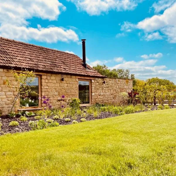 The Cow Shed - Rural Barn Conversion with Hot Tub, hôtel à Little Bytham