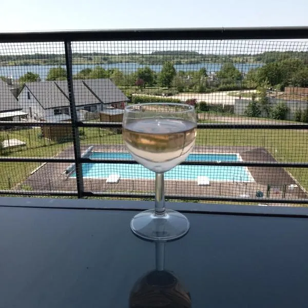 Lacs de l'eau d'heure B25, отель в городе Erpion