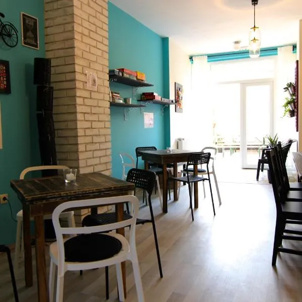 Falling Lakes Hostel, hotel in Korenica