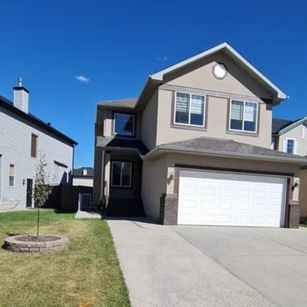 Spacious comfortable Air-Conditioned. Near airport!, hotel in Calgary