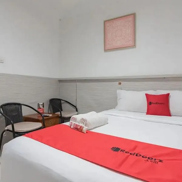 RedDoorz at Arwiga Hotel near RS Hasan Sadikin Bandung,萬隆的飯店