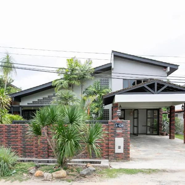 Kontor Mansion - 3 mins to Teluk Chempedak Beach & Private Pool, hotel v destinaci Kuantan
