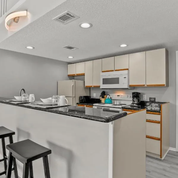 NEW King with Loft Beach Near Gulf、ガルフポートのホテル