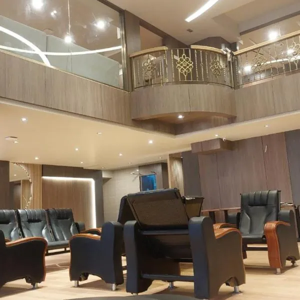 Hotel Grand Galaxy, ξενοδοχείο στη Γιανγκόν