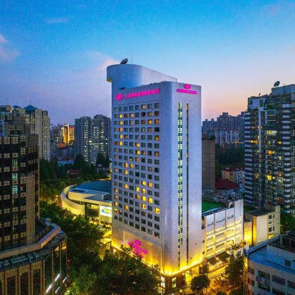 上海银星皇冠假日酒店，位于上海的酒店