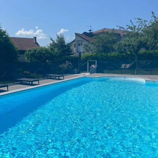Logis La Thomasse, hotel v destinaci Aurillac