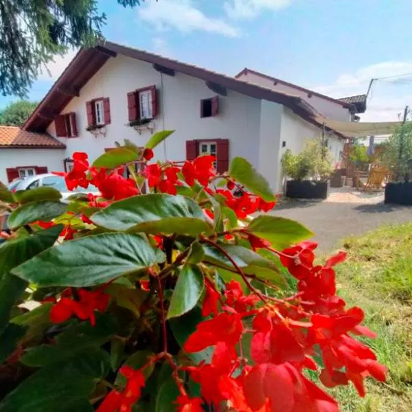 Au coeur du Pays Basque entre Mer et Montagne, hotel in Hélette