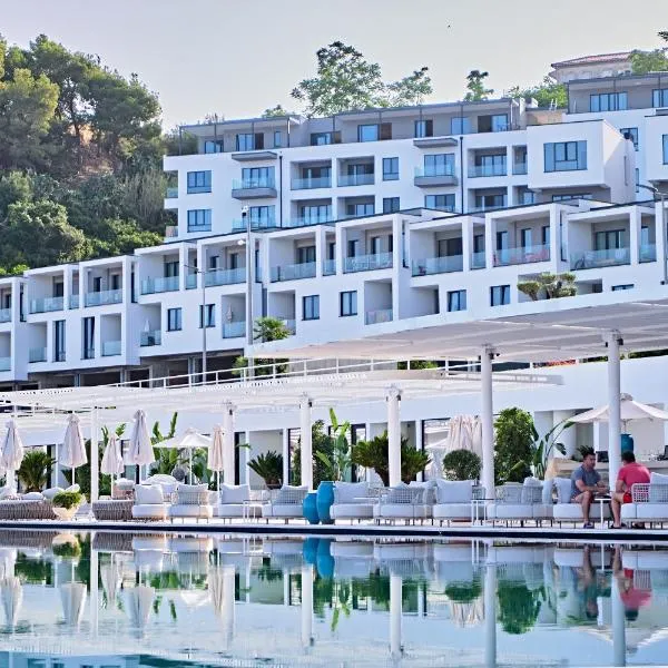 Azar Luxury Suites, hotel u Valoni