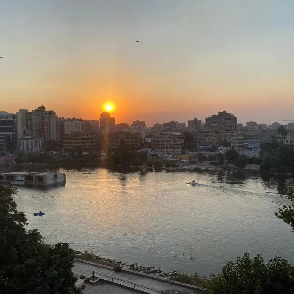 Nile View Apartment in Zamalek Stays, hotel in Cairo