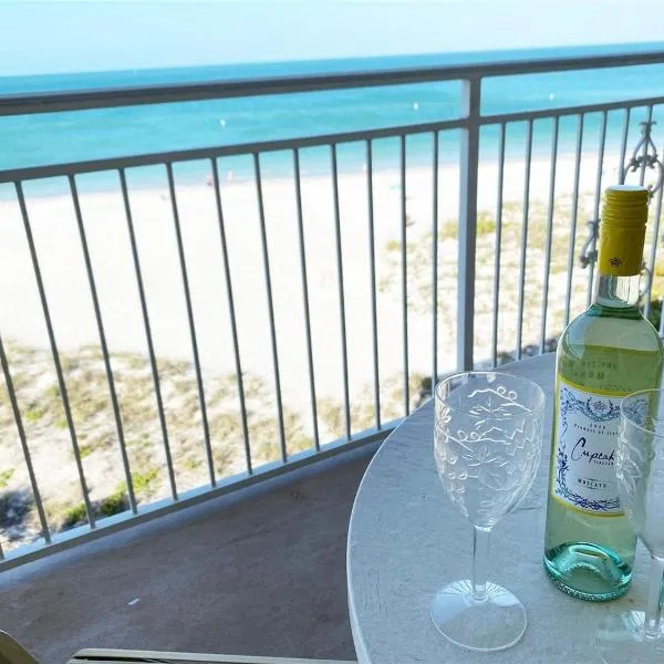 Oceanfront View of Madeira Beach, Steps to the Beach - Madeira Norte Condo, hotel v destinaci St Pete Beach