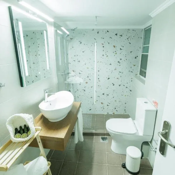 Love Travel Athens Apartments: Atina'da bir otel