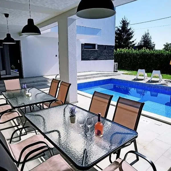 Kuća za odmor Deda Pepo, hotel in Mičevec