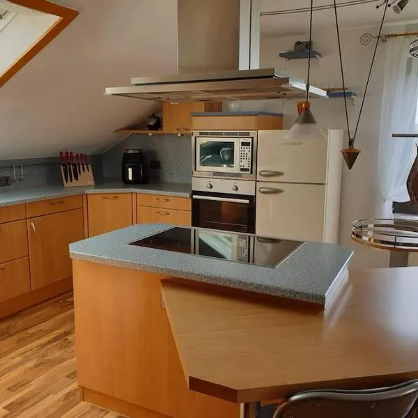 Moderne DG-Wohnung in Mainleus, ξενοδοχείο σε Mainleus