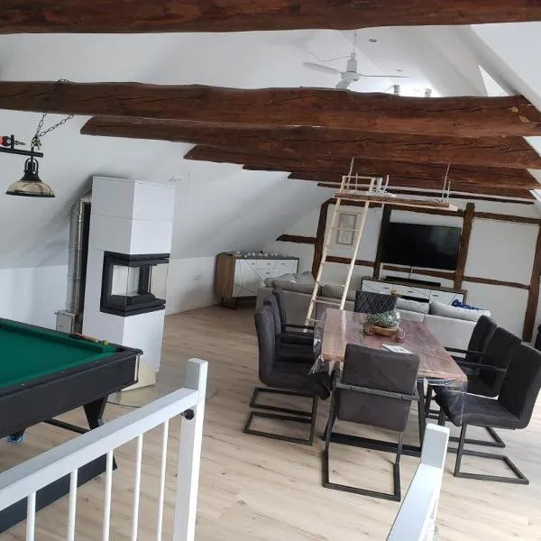 Ferienhaus Kastanie mit Whirlpool Kamin und Sauna, hotel v destinaci Blekendorf