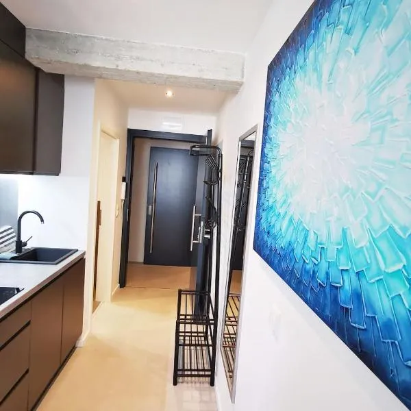 HH 01 by ROCKCHAIR - SUPERHOST Status - Modernes Apartment mit sonnigem Balkon & premium Boxspringbetten in Winterhude - Hamburg Top Geheimtipp, hotell i Hamburg