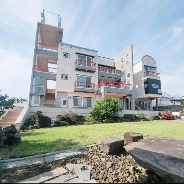 Jeju Soroan Pension，位于西归浦市的酒店