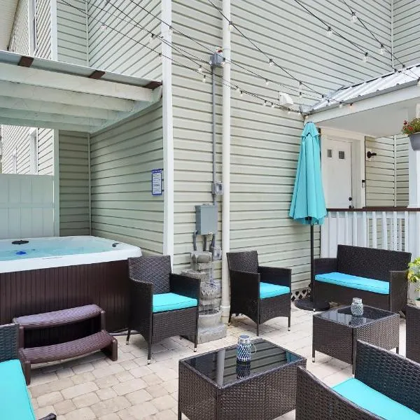 Hot tub- 80's Arcade- Pool table- Historic Downtown- 7 car parking, hotel din St. Augustine