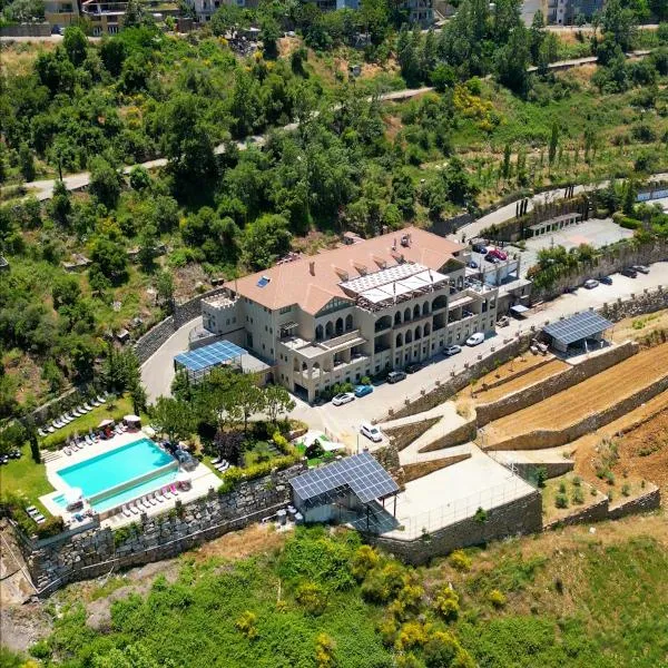 Cherry Blossom Boutique Hotel, hotel em Bḩamdūn