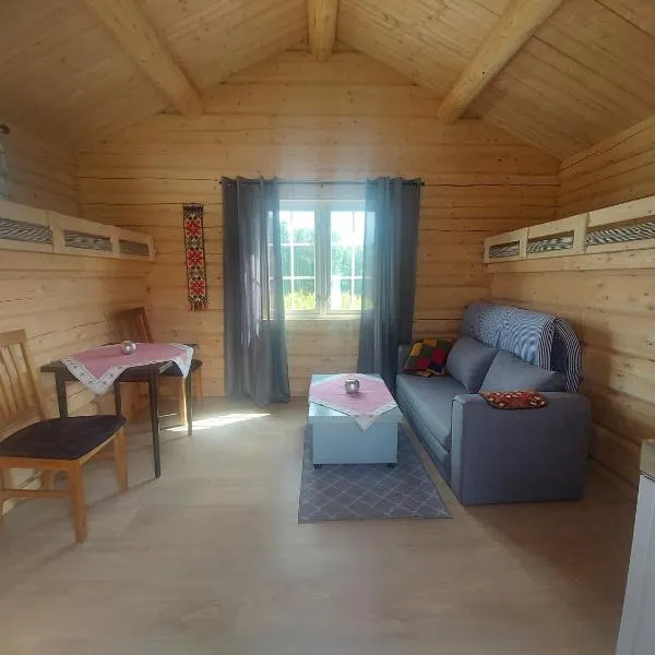 small camping cabbin with bathroom near by, hotel en Hattfjelldal