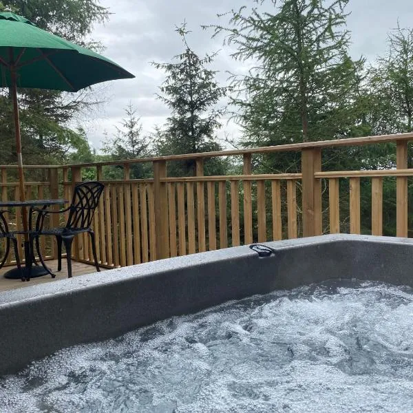 Conker Lodge with Hot Tub, hotel v destinaci Cupar