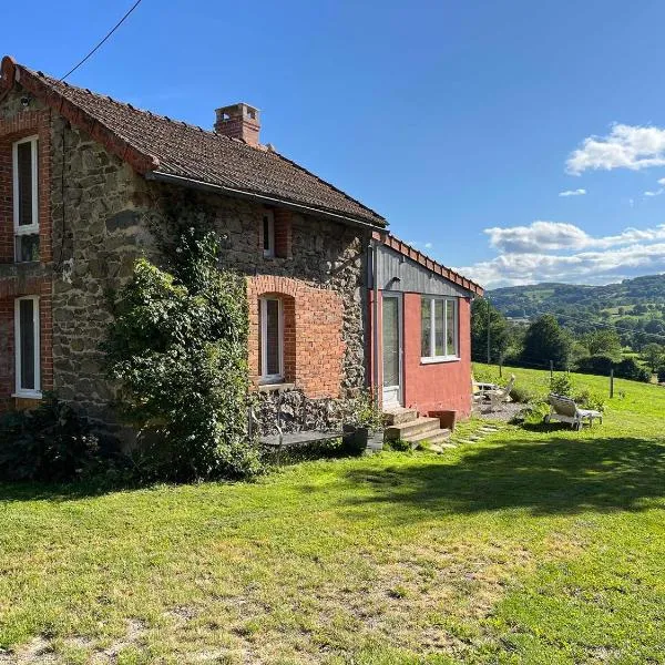Maison independante pour 2 tout inclus Tiny House for 2 all included, hotel in Teilhet