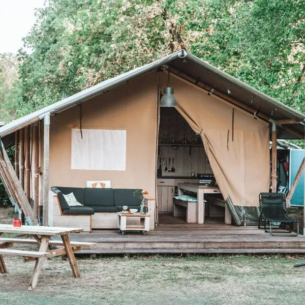 Glamping Holten luxe safaritent 1, hotel v destinaci Holten