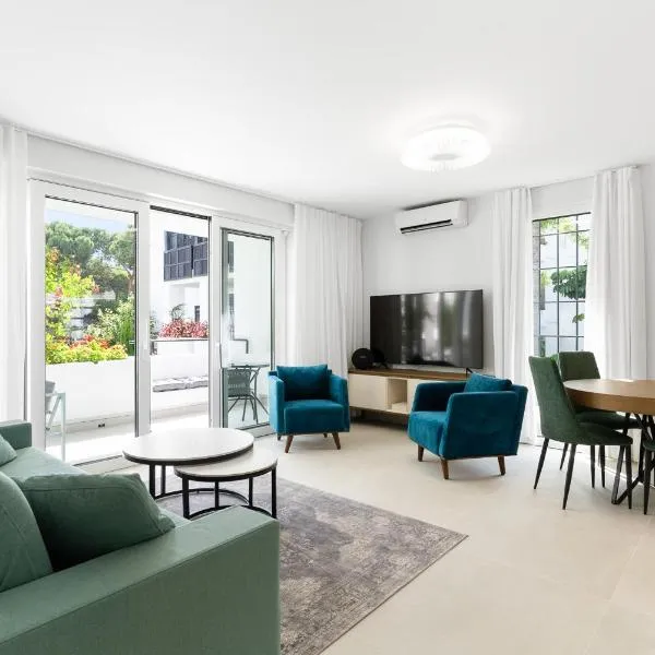 Beachfront Complex Jardines de las Golondrinas Elviria, hotel a Marbella