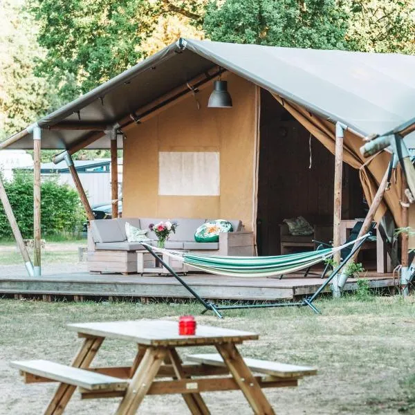 Glamping Holten luxe safaritent 2, hotel v destinaci Holten