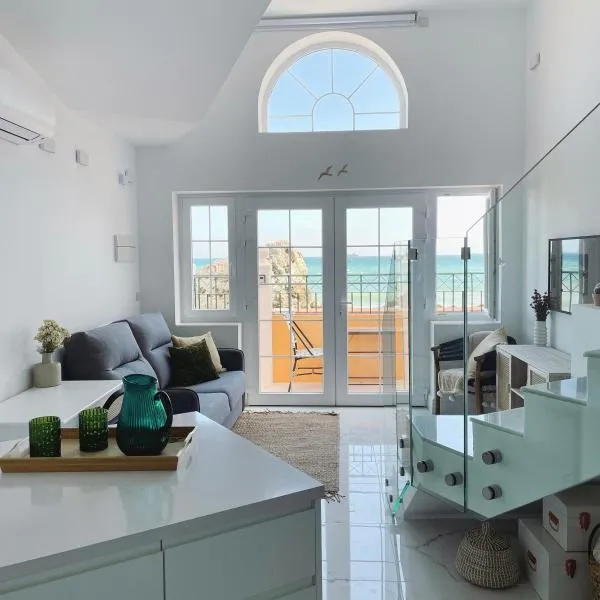 Luxury Beachfront Home، فندق في جبل طارق