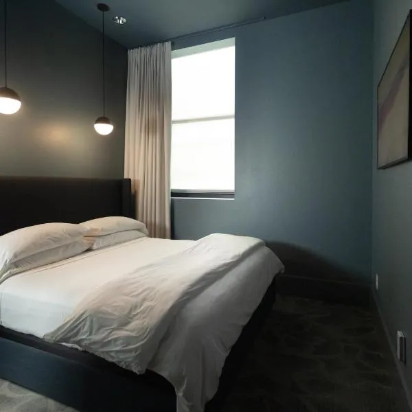 The Thomas Hotel - Premium Suite Main Level, hotel in Tyler
