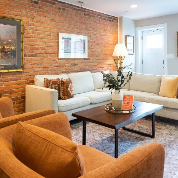 Luxury Federal Hill Home with Rooftop & 4 Parking Spots, hotel in Baltimore