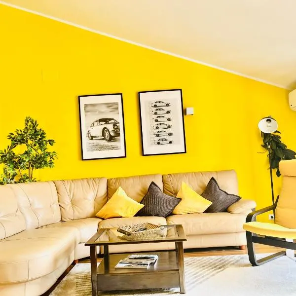 Yellow House, hotel in Teramo