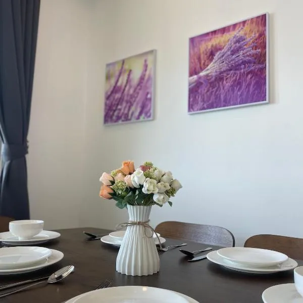 Cozzzy hut @ Riverine Diamond Kuching, hotel in Kuching