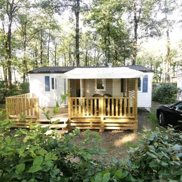Mobil Home 6 personnes 3 chambres à 25 MIN Puy duFou, Hotel in La Boissière-de-Montaigu