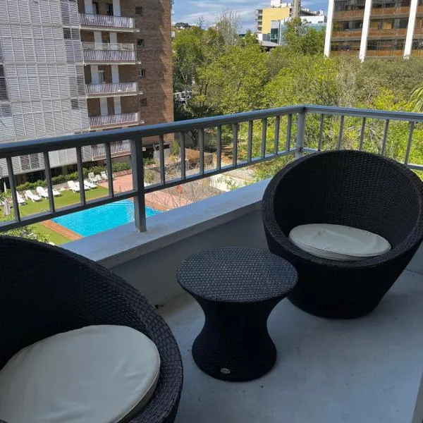 Precioso y tranquilo apartamento zona alta Diagonal Barcelona โรงแรมในบาร์เซโลนา