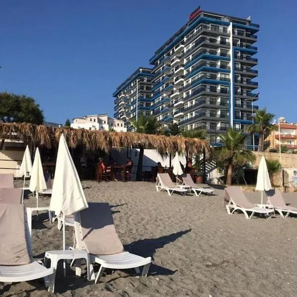 Lovely 2+1 apartment, a few meters from the beach, hotel en Alanya